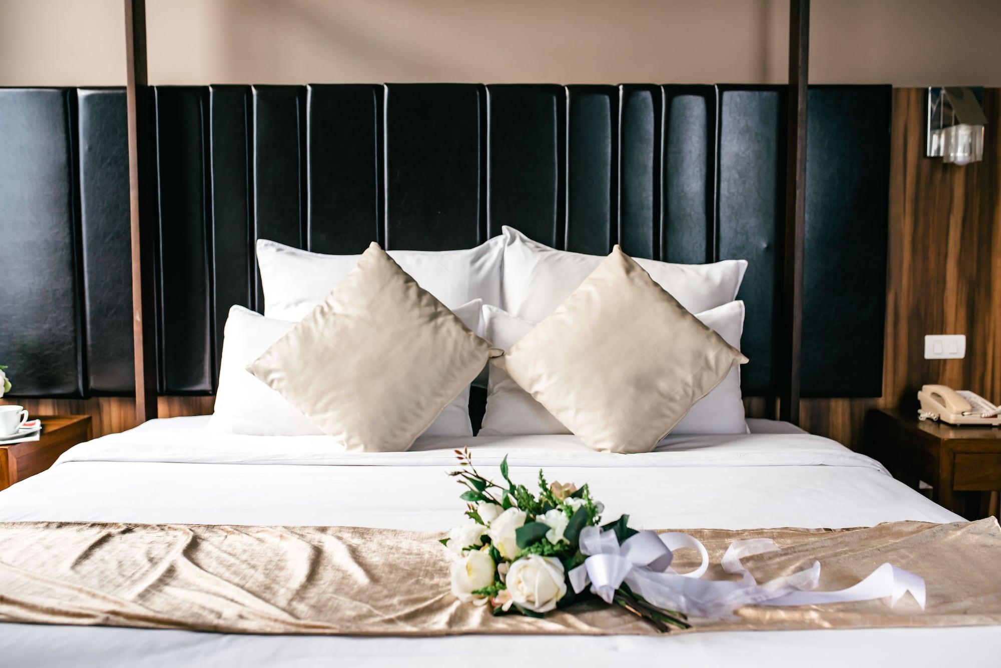 Grand Howard Hotel Бангкок Экстерьер фото